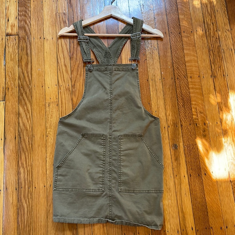 Garage overall skirt